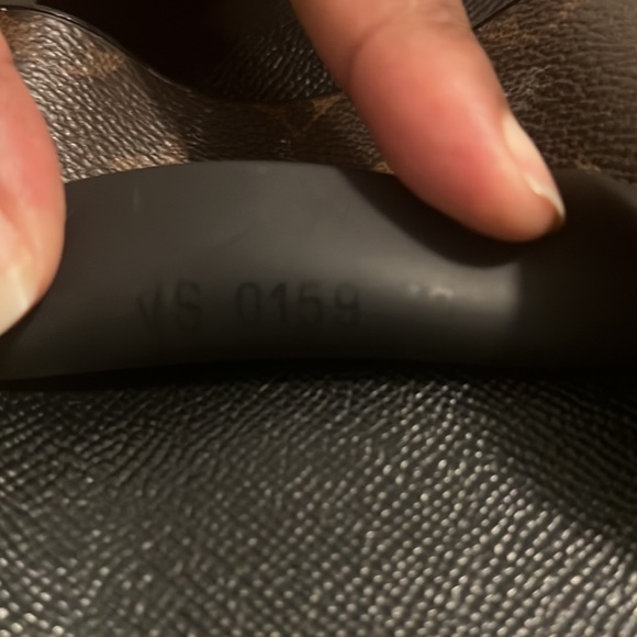 Lv slides worn twice black and brown real size 10 - Picture 3 of 3